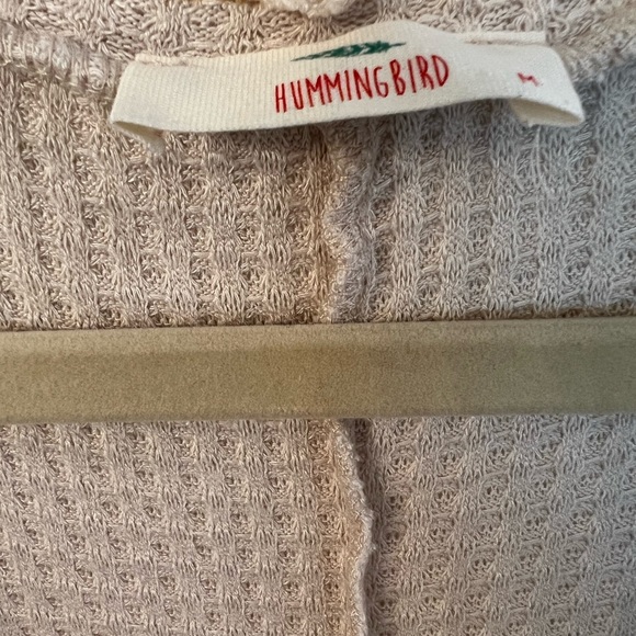 Hummingbird brand thermal with tie front printed sleeve top in size medium. - Picture 6 of 8